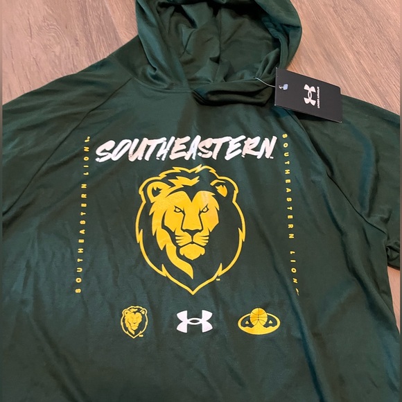 Southeastern Louisiana University Lions basketball long sleeve hooded dry fit - Picture 2 of 8